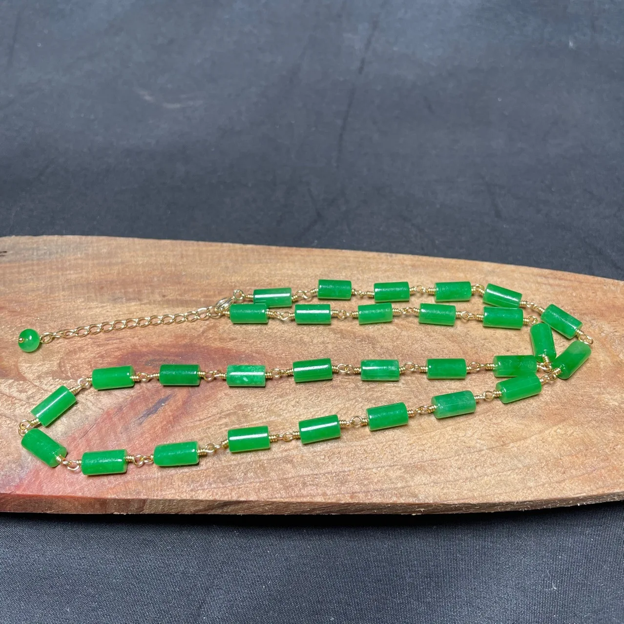 Green Jade Beaded Necklace Vin - огляд і ціна Necklaces