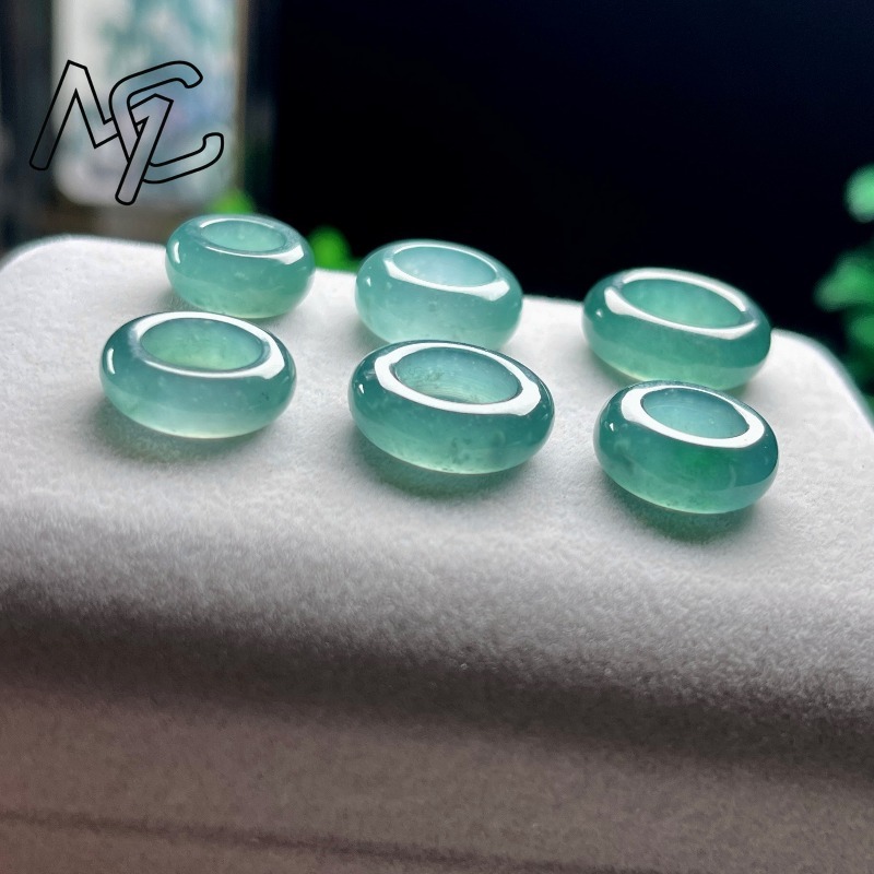 Natural Emerald Blue Water Luc - огляд і ціна Necklaces